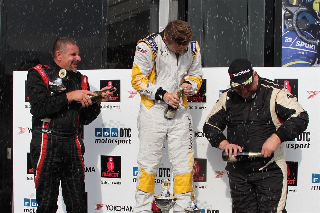 P2 i heat 3 blev behørigt fejret med champagne på podiet
(Foto: Keld Dohm)